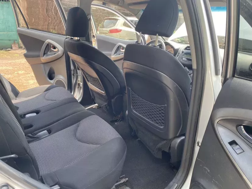 TOYOTA RAV4 ESSENCE  AUTOMATIQUE CLIMATISÉE OCCASION GUINÉENNE EN TRÈS BON ÉTAT.