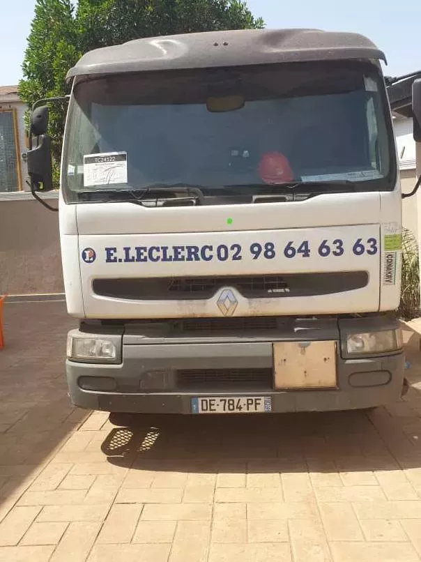 Renault Citerne 14.000 litres sortie port, 270 DCI , 6 roues