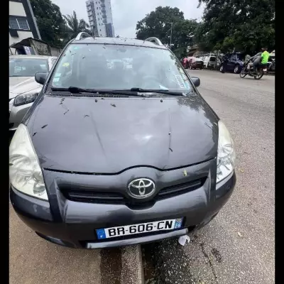 Toyota avenus 9place