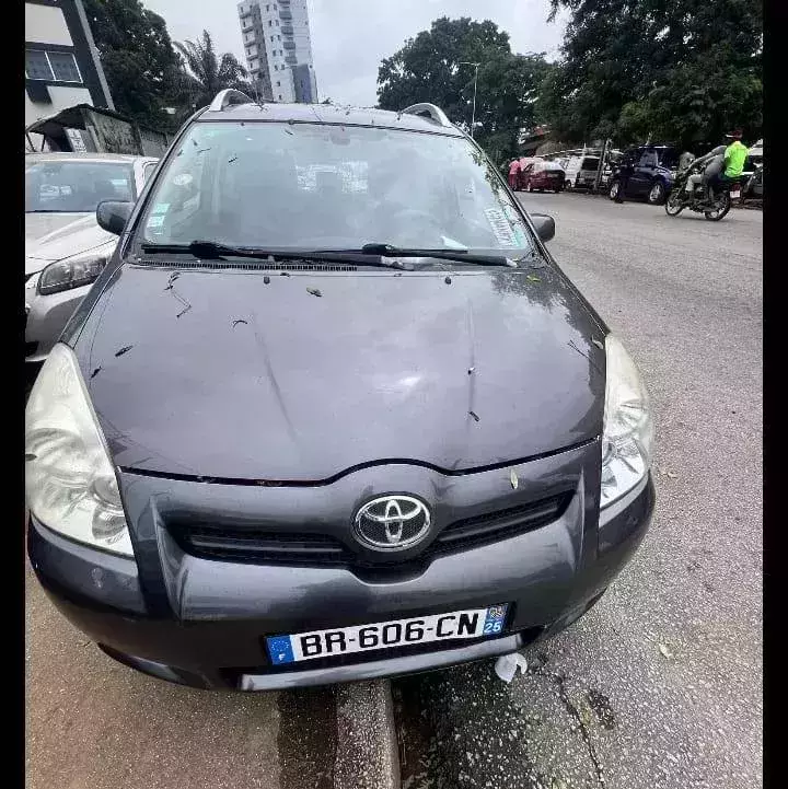 Toyota avenus 9place