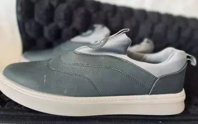 Chaussures repose pieds et fermées 