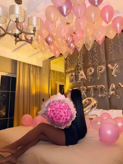 Décoration chambre, salon , anniversaire , gâteaux , bouquet, surprise , décoration 