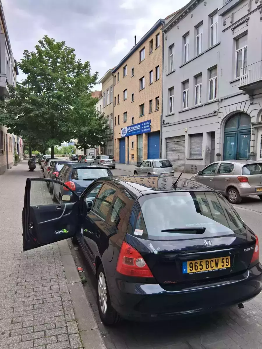 Voiture  Honda civic essence sorti port non immatriculé en Guinée