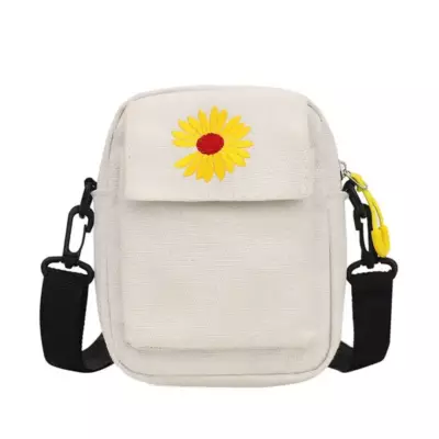 Apporter une touche de fraîcheur et de style à vos tenues avec nos sacs fleuris ultra-tend