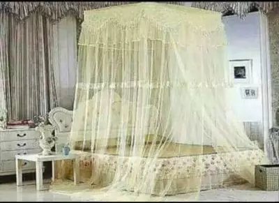 Moustiquaire ciel de lit 