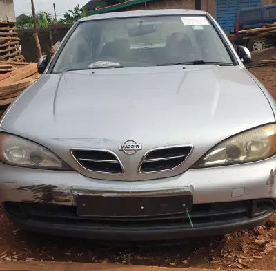 Voiture Nissan almera