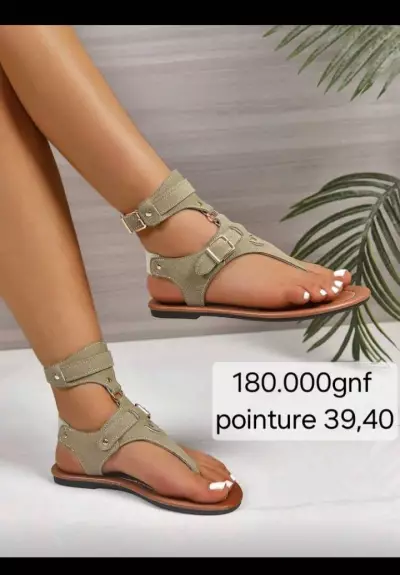 Habillement femme et accessoires complet. Et pyjama Beauté et soin bien être. 