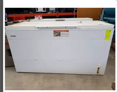 Micro-ondes , airfryer, cafetière lumineux