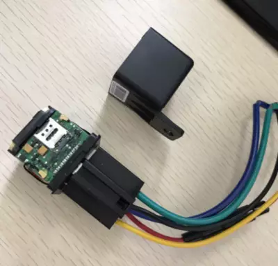 Traqueur GPS de VOITURE et MOTO en Temps Réel, Coupé Moteur a Distance