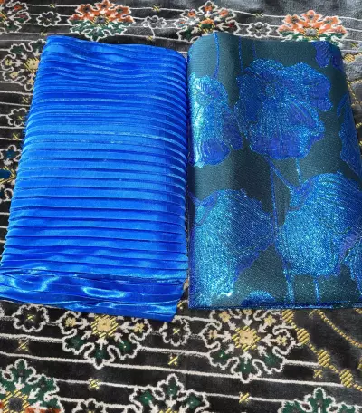 Tissus de qualité plissé& brocard, disponible 